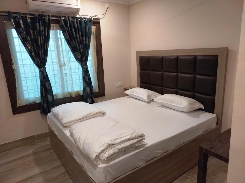 Radhika Resort Bhubaneswar Buitenkant foto